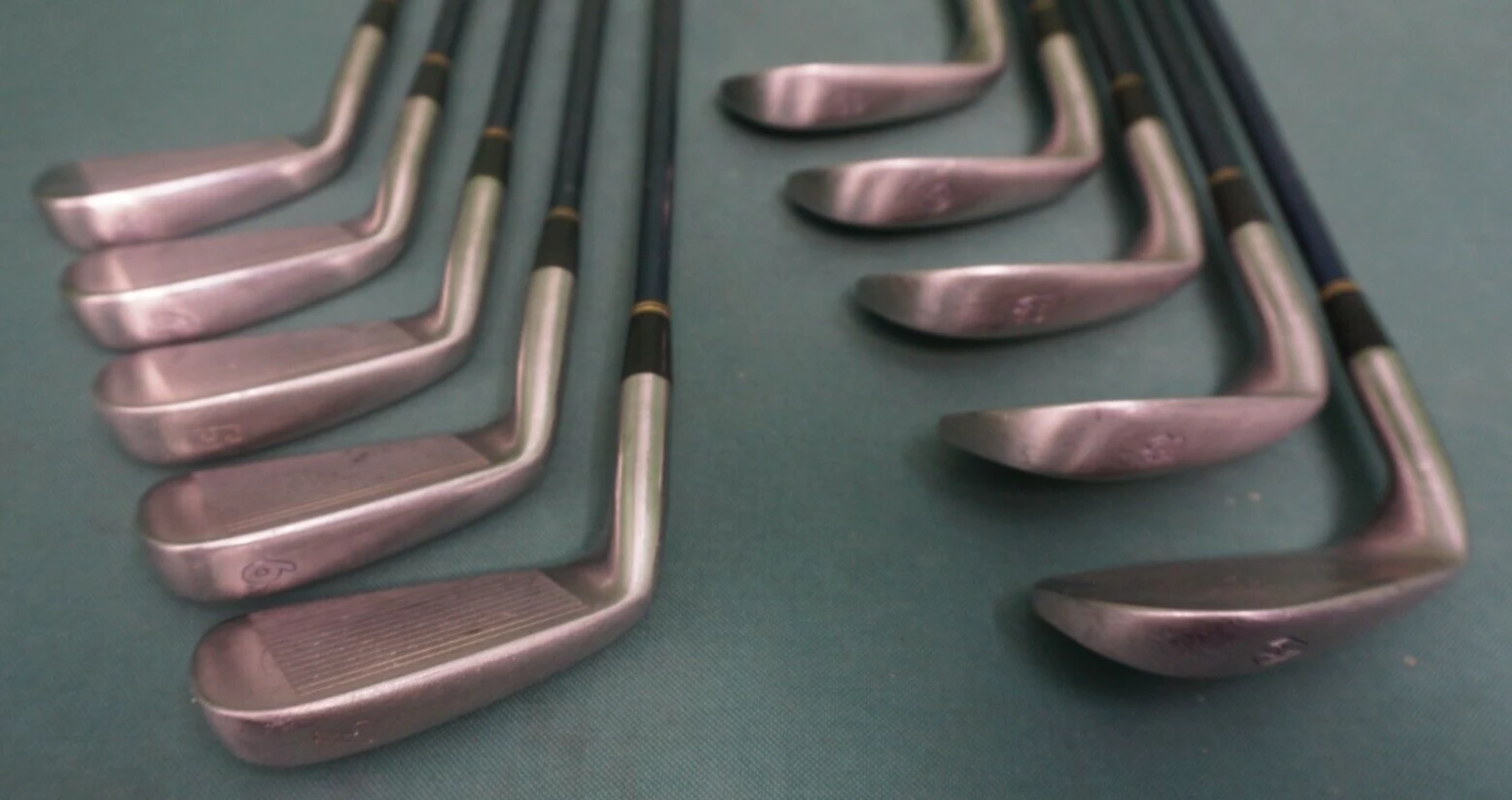 Vintage Set 10 X MacGregor CERAMITE Irons 3-SW + AW Regular Graphite Shafts 6 Vintage Set 10 X MacGregor CERAMITE Irons 3-SW + AW Regular Graphite Shafts - Image 4